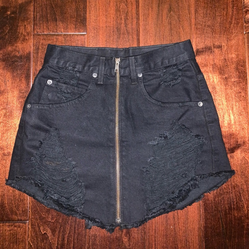 LF black skirt